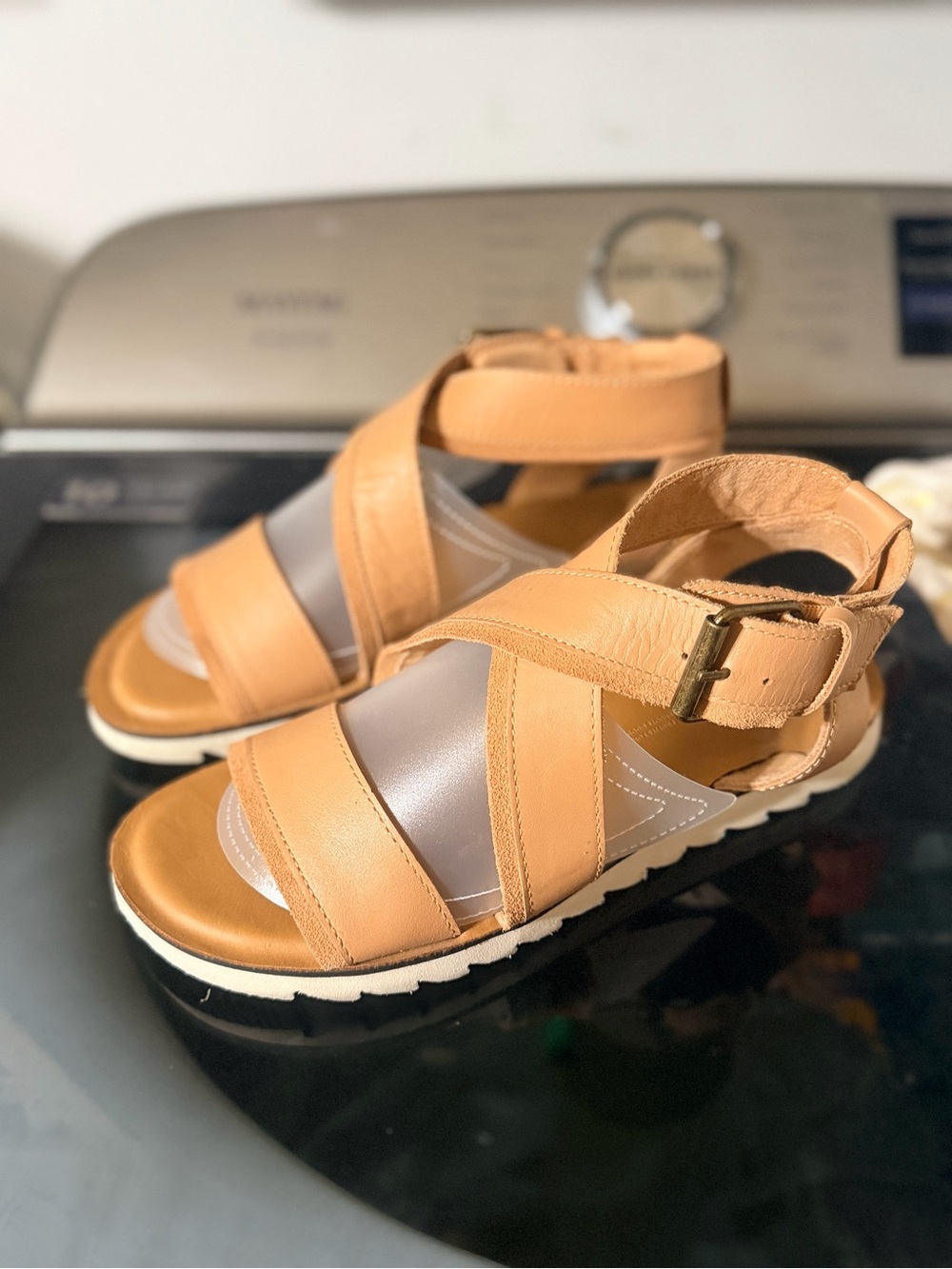 TOMS Sidney Tread Sandals Women’s 7 Tan Leather Strappy Buckle Comfort